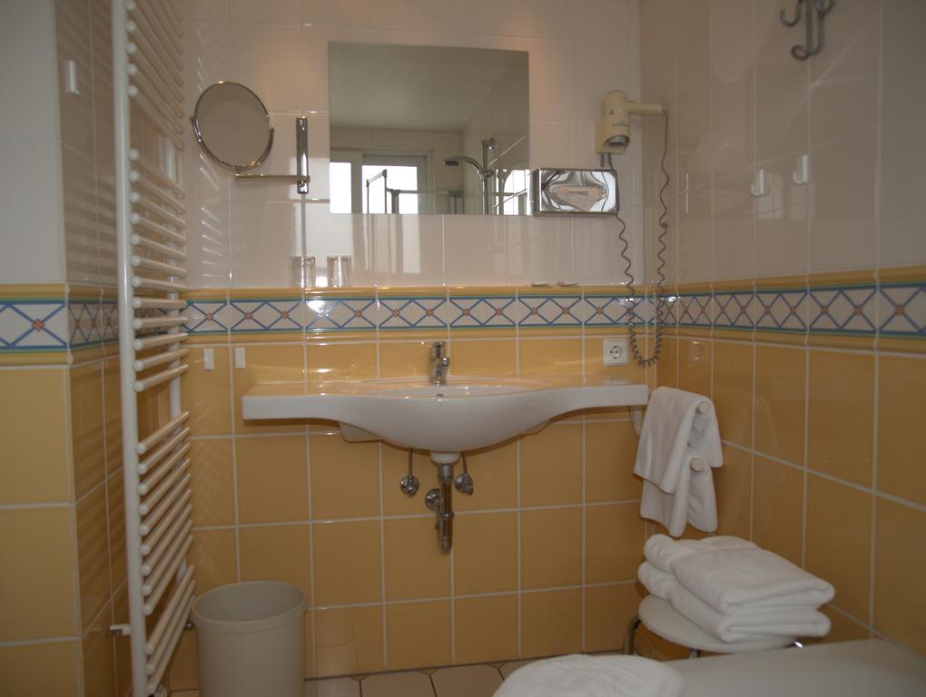 Hotel Alpenblick Garni Uberlingen Room photo